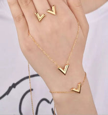 V Necklace Silver