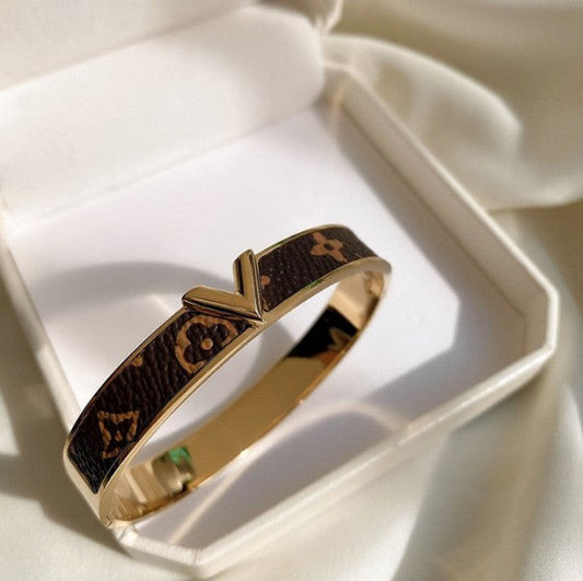 V Bracelet Dupe