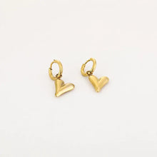 V Earring Deluxe